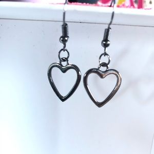 Vintage Never been worn Heart Earrings ❤️